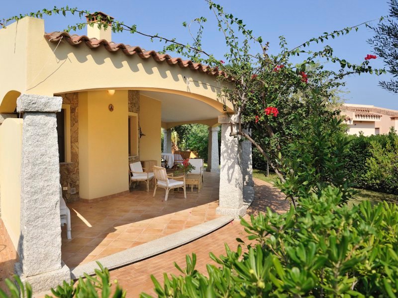 Villa an der Costa Rei in Strandnähe mit großräumiger Terrasse Villa an der Costa Rei in Strandnähe mit großräumiger Terrasse