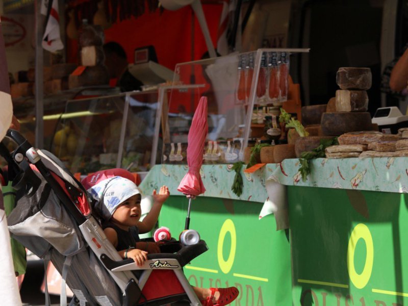 Markt sind es zu Fuß 10 Minuten Markt sind es zu Fuß 10 Minuten