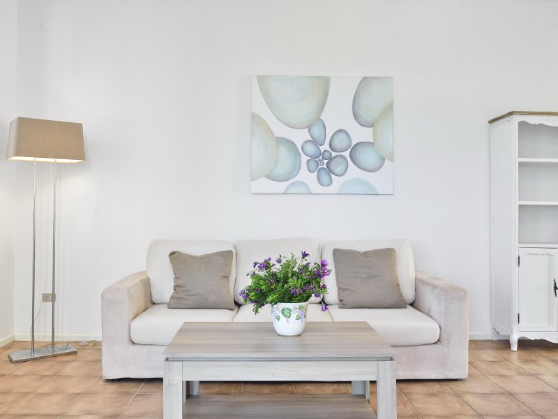 Wohnzimmer Sofa (1. Stock) Wohnzimmer Sofa (1. Stock)