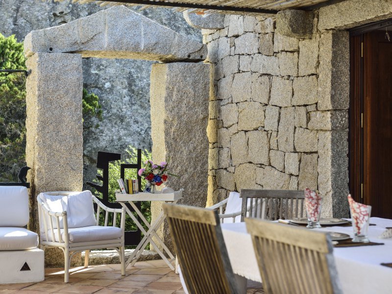 Terrasse und Granitbogen Terrasse und Granitbogen