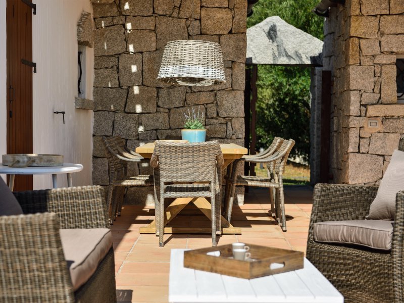 Die gut ausgestatte Terrasse wird im Sommer zum Wohnzimmer im Freien Die gut ausgestatte Terrasse wird im Sommer zum Wohnzimmer im Freien