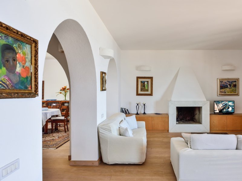 Innenkamin und Esszimmer Innenkamin und Esszimmer