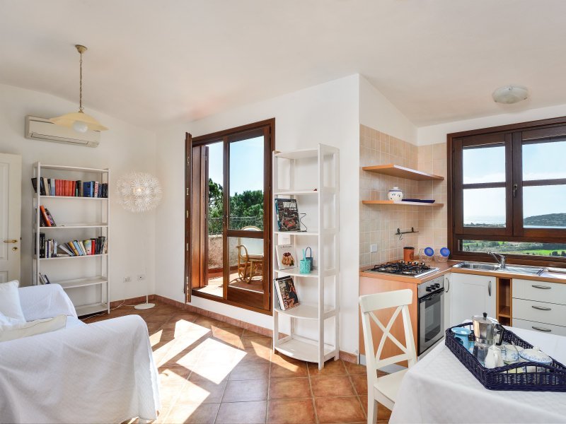 Wohnzimmer mit Essplatz und Küche Wohnzimmer mit Essplatz und Küche