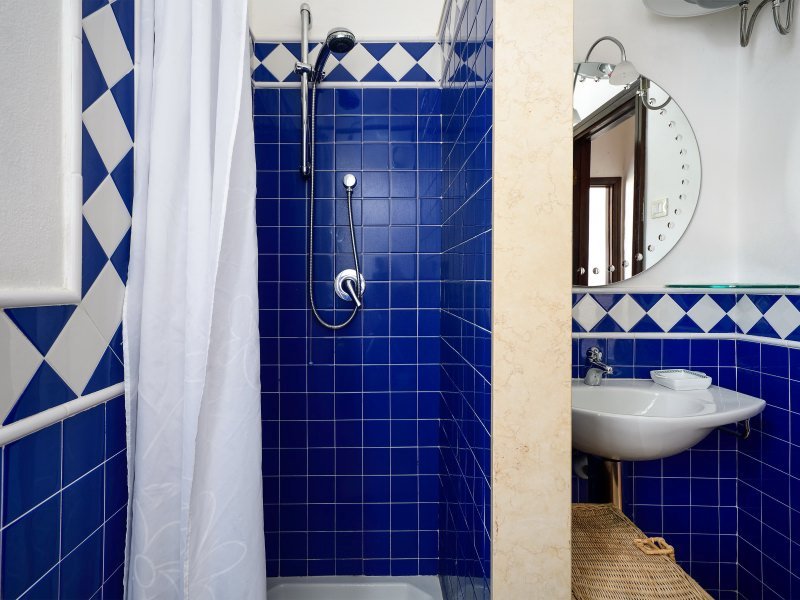 Bad mit Dusche im Souterrain Bad mit Dusche im Souterrain