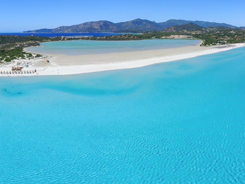 Panorama vom Strand Porto Giunco in Villasimius, etwa 17 km entfernt Panorama vom Strand Porto Giunco in Villasimius, etwa 17 km entfernt