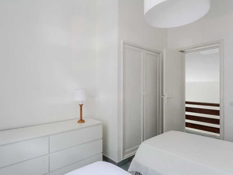 Schlafzimmer 3 mit zwei Einzelbetten, Kommode, Wandschrank und Tür zum Flur Schlafzimmer 3 mit zwei Einzelbetten, Kommode, Wandschrank und Tür zum Flur