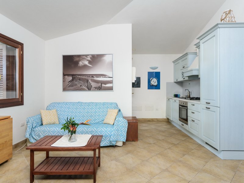 Sofaecke im Wohnzimmer mit anschließender Küchenzeile Sofaecke im Wohnzimmer mit anschließender Küchenzeile