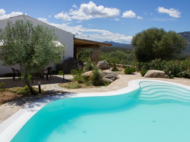 Pool mit breiter Treppe Pool mit breiter Treppe