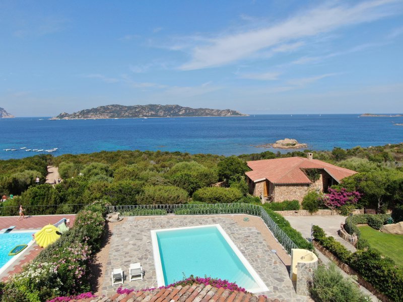 Hausdarstellung Villa Maestrale, Cala Ginepro, Nordsardinien Hausdarstellung Villa Maestrale, Cala Ginepro, Nordsardinien