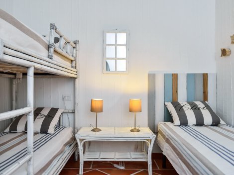Schlafzimmer 2 mit Hochbett und Einzelbett Schlafzimmer 2 mit Hochbett und Einzelbett