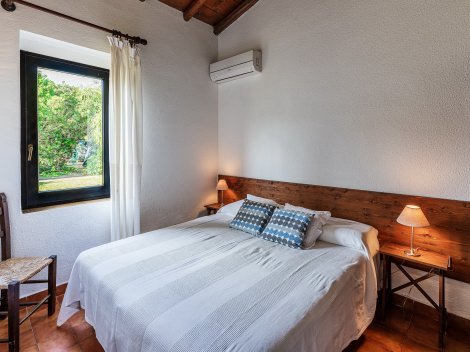 2. Schlafzimmer mit Doppelbett und Fenster 2. Schlafzimmer mit Doppelbett und Fenster