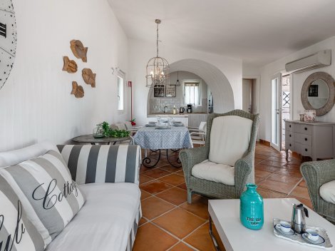 Wohnbereich , Eßtisch und Küche sind im Wohntrakt architektonisch raffiniert gestaltet Wohnbereich , Eßtisch und Küche sind im Wohntrakt architektonisch raffiniert gestaltet