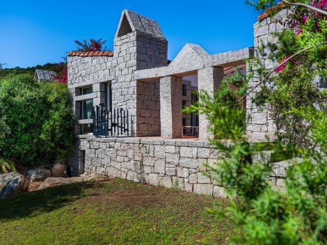 LC 33 besteht aus 3 Baukörpern: Schlaftrakt, geschützter Patio in der Mitte, Wohntrakt LC 33 besteht aus 3 Baukörpern: Schlaftrakt, geschützter Patio in der Mitte, Wohntrakt