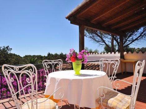 Aussichtsterrasse im Obergeschoss vor dem großen Schlafzimmer