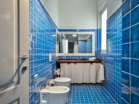 Ensuite Bad mit Dusche vom Schlafzimmer 1