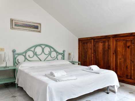 Schlafzimmer 1 mit Doppelbett